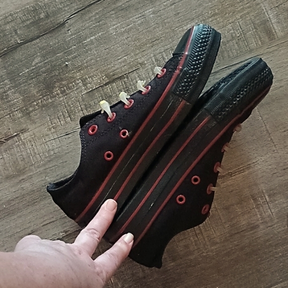 CONVERSE Low Top NWOT - Picture 2 of 7